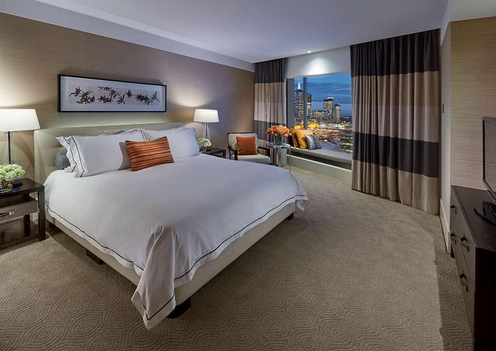 Hotel Crown Towers Melbourne Camera foto A bedroom at the Four Seasons Hotel