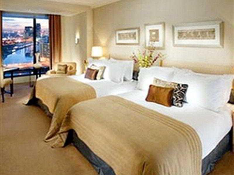 Hotel Crown Towers Melbourne Esterno foto A guest room at the Four Seasons Hotel