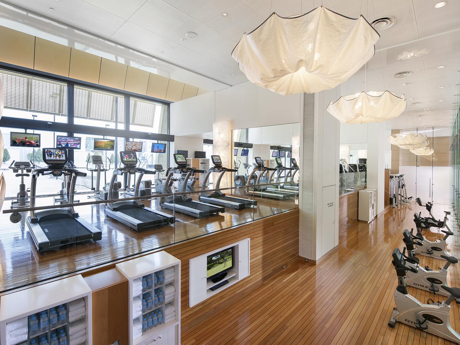 Hotel Crown Towers Melbourne Esterno foto The gym at the Four Seasons Hotel, Hong Kong